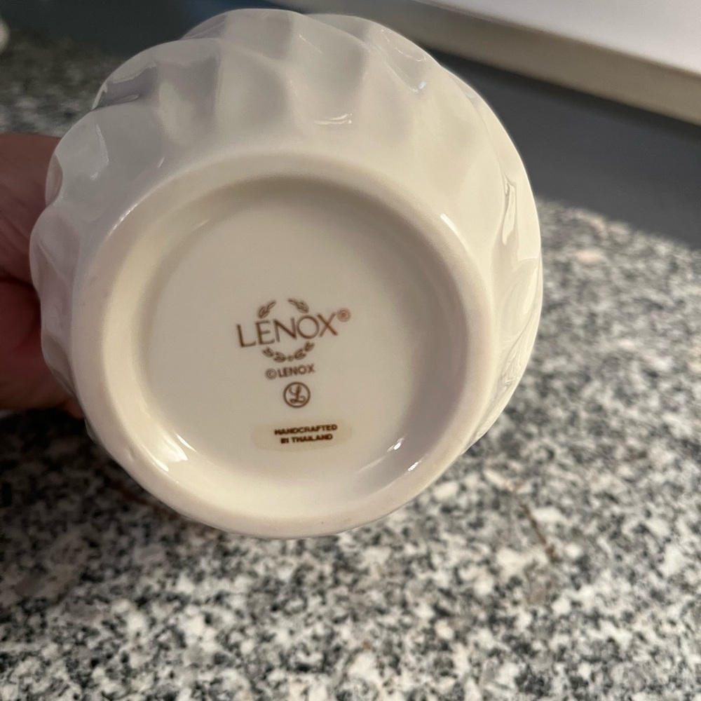Vase - Picture 2 of 2